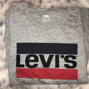 Levi’s tee shirt